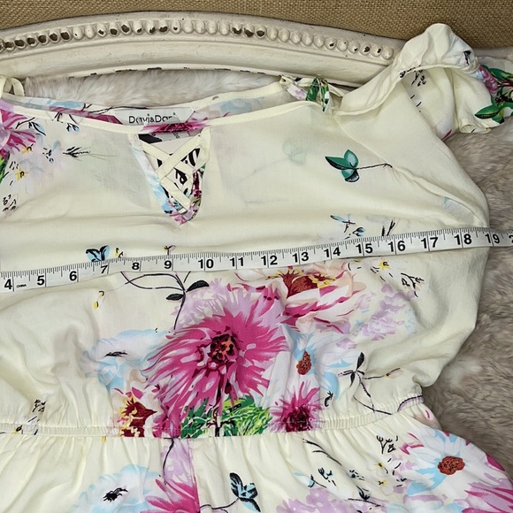 NWT•Ivory Floral•Cold Shoulder Romper - Picture 9 of 14